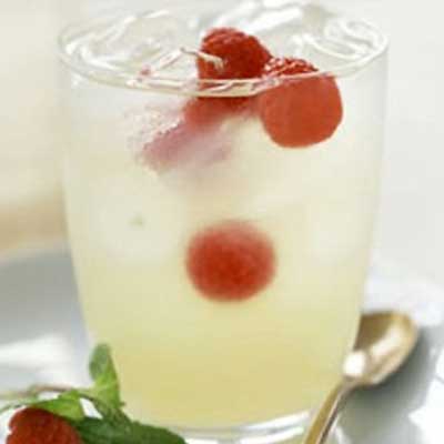 Honey Lemonade with Raspberry Cubes