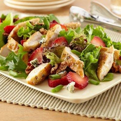 Garlic Chicken Strawberry Salad